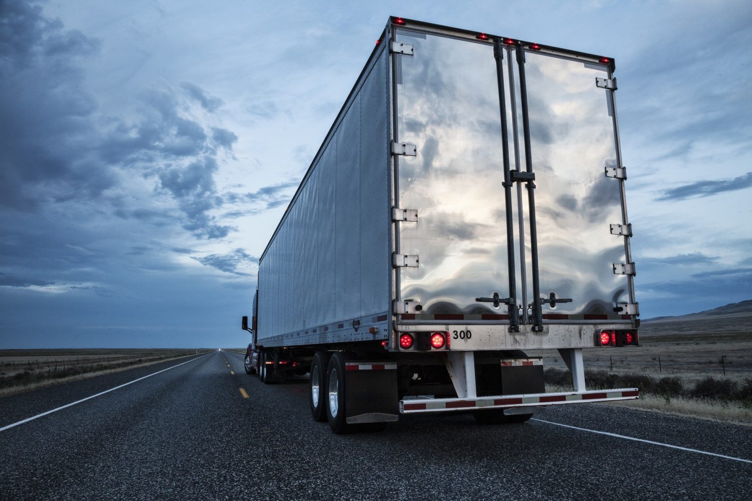 rear-view-of-the-trailer-on-a-class-8-commercial-truck-on-the-highway--1536x1024.jpg