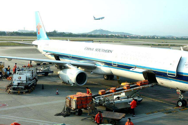 空运物流的运价构成与影响因素（空运物流的收费特点）