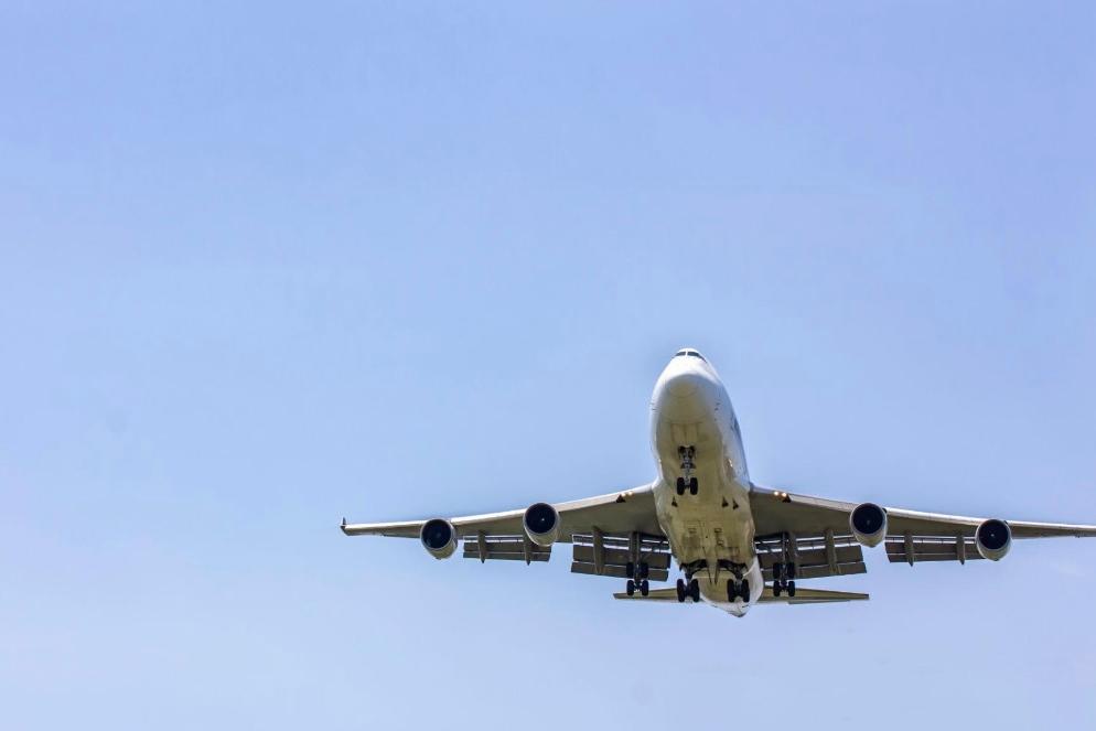 跨境空运 4 种运输模式拆解:直飞、经停、转飞、多式联运怎么选?
