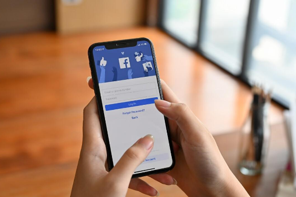 站外引流Facebook投放技巧:从0到1实战指南